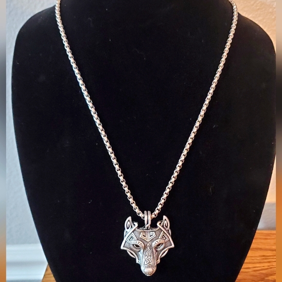 VIKING NORDIC WOLF NECKLACE - Picture 4 of 9